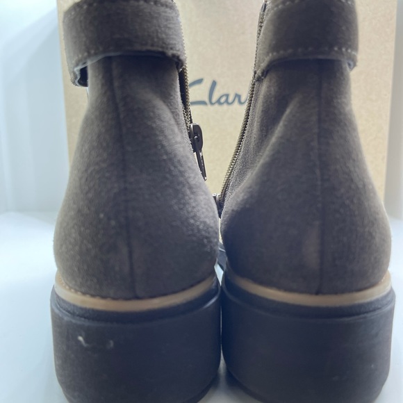 BNIB Clark Sharon Spring Olive Suede - Picture 5 of 11